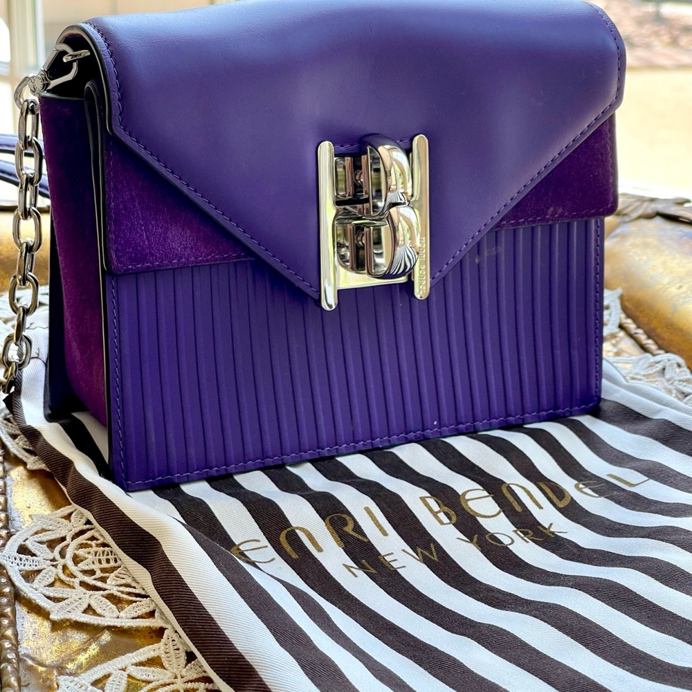 Henri Bendel bag in mint condition
